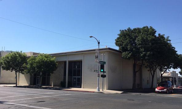 500 W Main St, Visalia, CA 93291